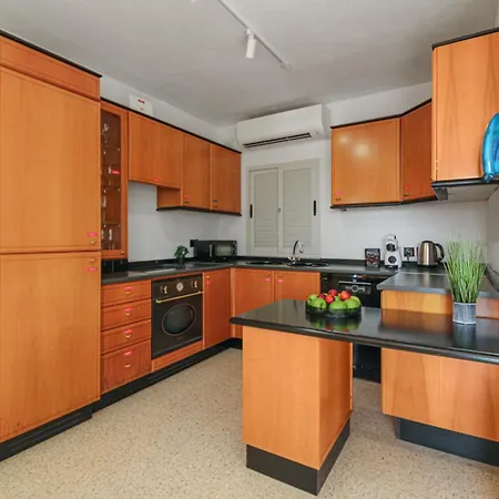 3br With Seaviews I 60 Seconds To The * San Ġiljan