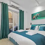 Seaview Escape I 60 Seconds To The
